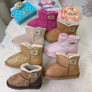 מגפון UGG לקטנטנים